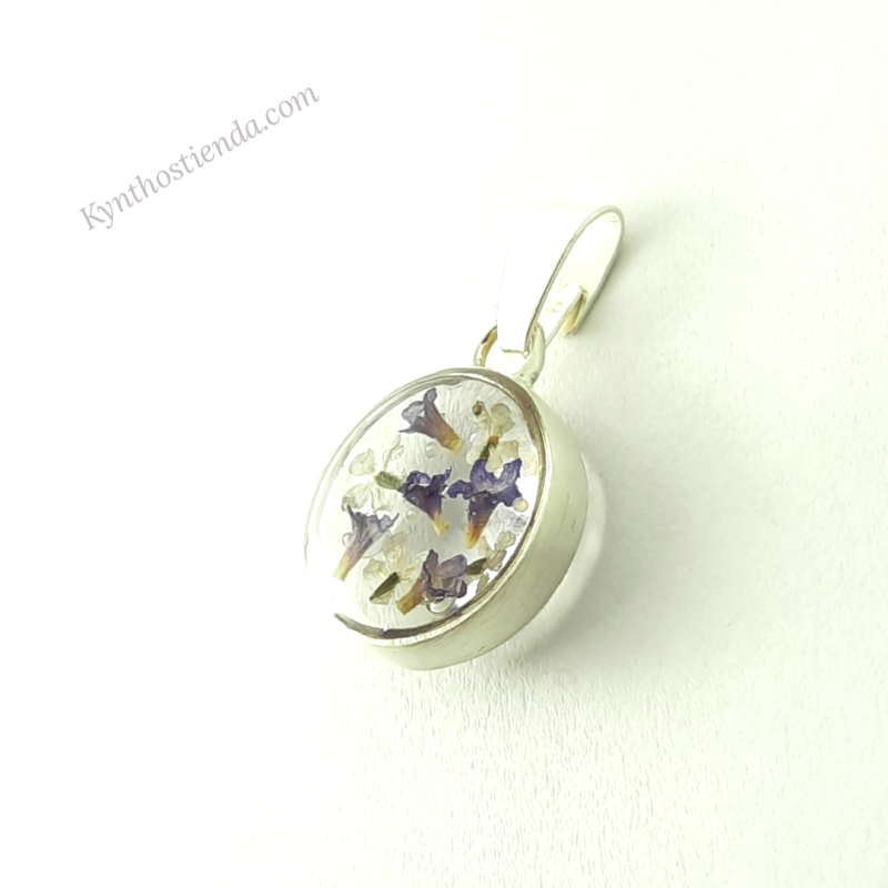 Dije "Micro Flores Blancas y Lavanda" Plata 925