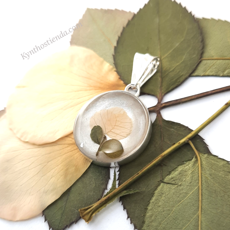 Dije Pétalos de Rosa Rococó Blanca - Plata 925